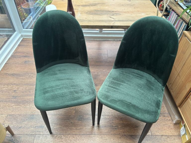 Two chairs in emerald green 