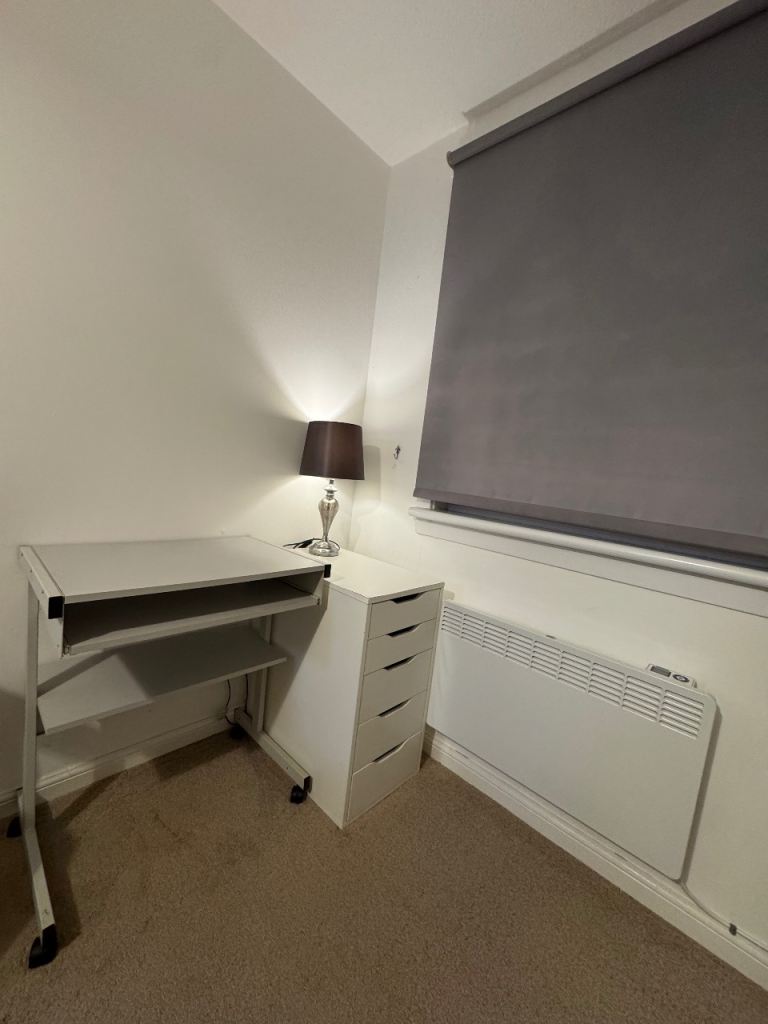 Single bedroom for ladies in a shared 2 bedroom flat 