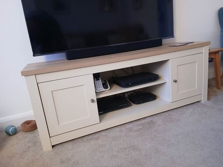 SUPERB TV / SATELLITE / DVD / SOUNDBAR STAND IN IMMACULATE CONDITION