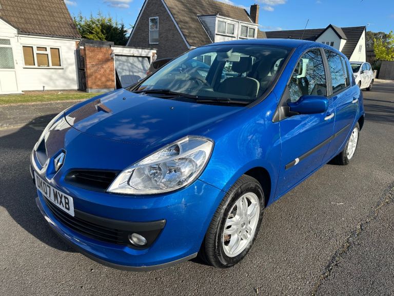 Renault Clio 1.6i automatic 5 doors 2007