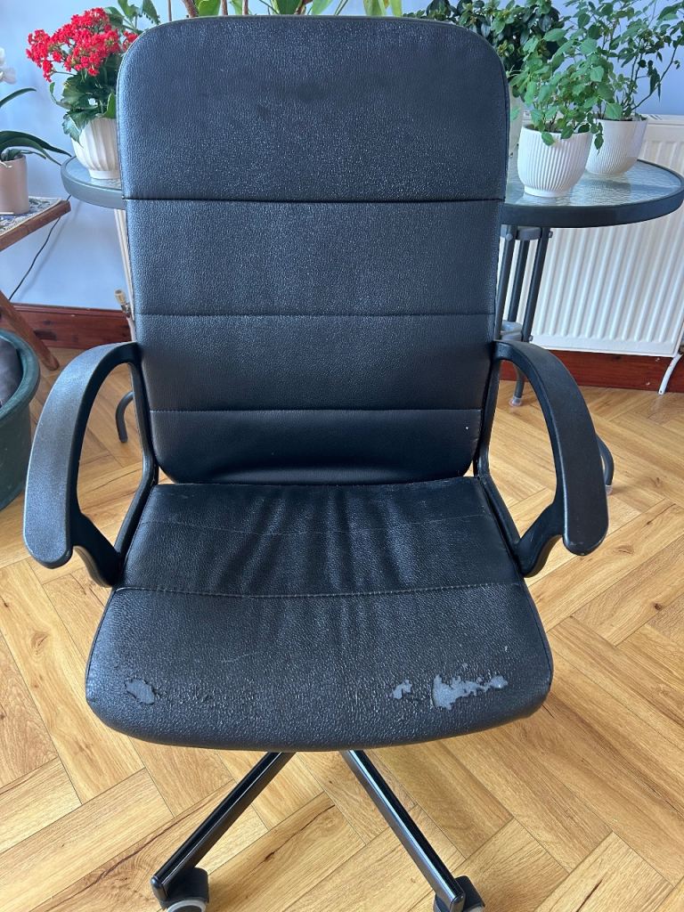Desk chair free to uplifter