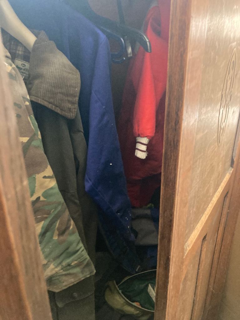Oak coat/wardrobe 