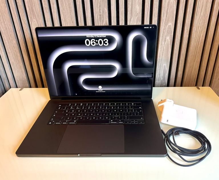 MacBook Pro 16 M3 Max 36gb Ram 1000gb SSD