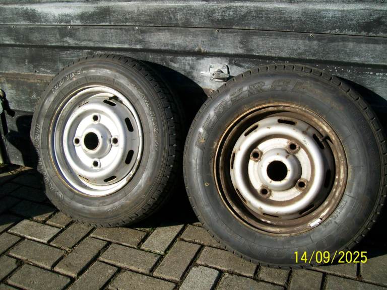 Renault trafic 1986 - 2001 wheels 4 stud steel with 175 x 14 c tyres hardly used been spares