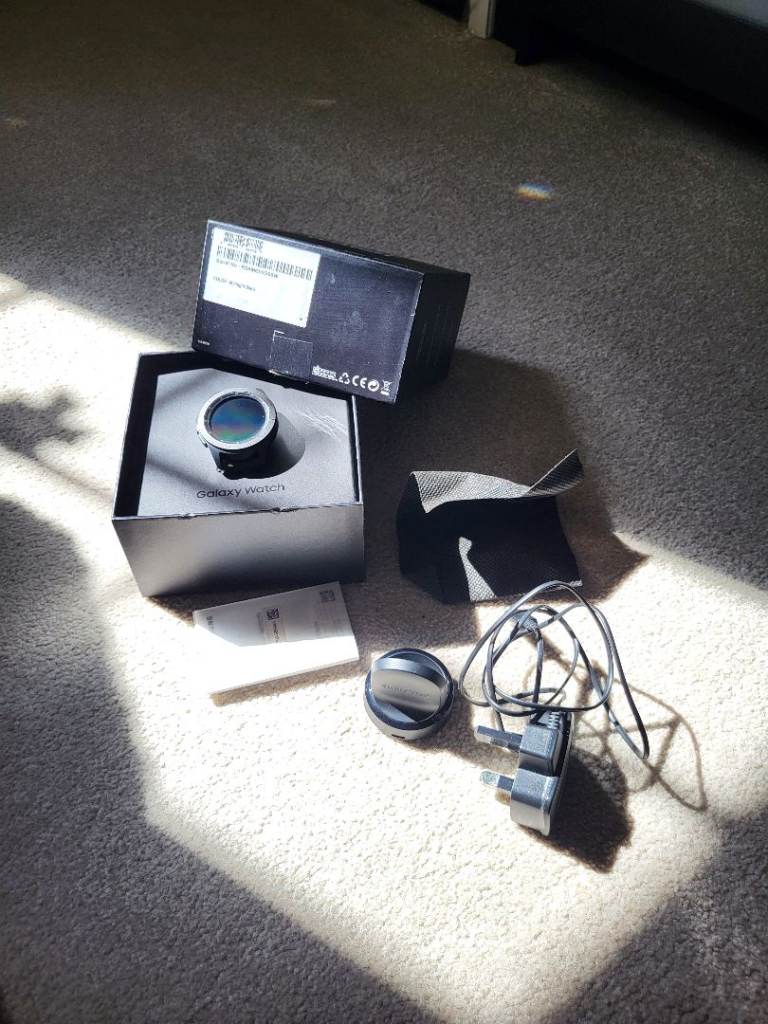 Samsung smart watch 42mm bluetooth sm-r810 £80 ONO