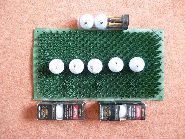 GOLF BALLS, PUTTING  PRACTICE MAT, & PUTT RETURNER