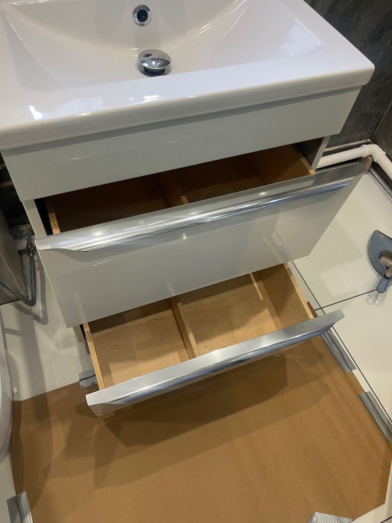 Bathroom furniture set
