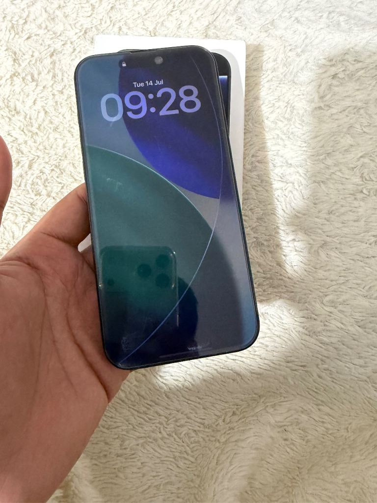 iPhone 16 Pro Max 256gb is in Good Condition 