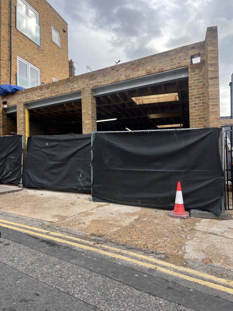 image for Workshop Garage MOT Service to let 