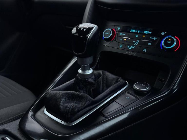 2015 Ford Focus 1.0T EcoBoost Titanium Euro 6 (s/s) 5dr HATCHBACK Petrol Manual