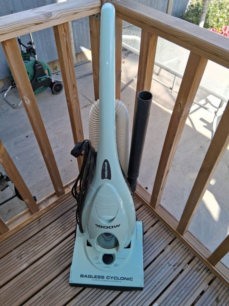 Bush 1800W Bagless Cyclonic Vacuum Cleaner – Good Condition