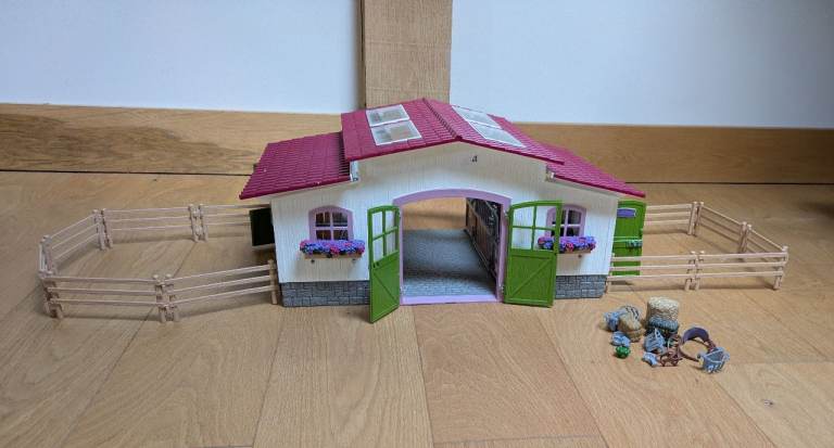 Kids Toy Horse Stable/Barn with Fences and Accessories