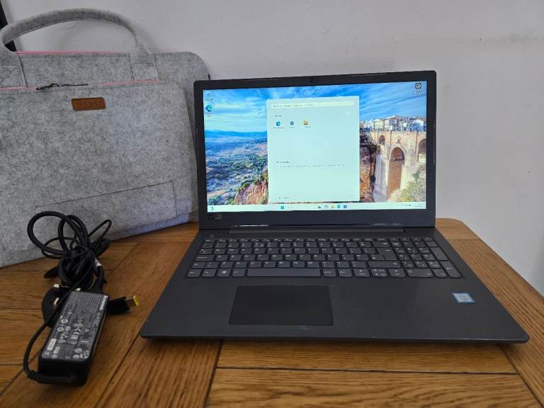 Lenovo i5 Laptop 15.6" full hd 1080p 256GB SSD 8GB DDR4 RAM Win 11