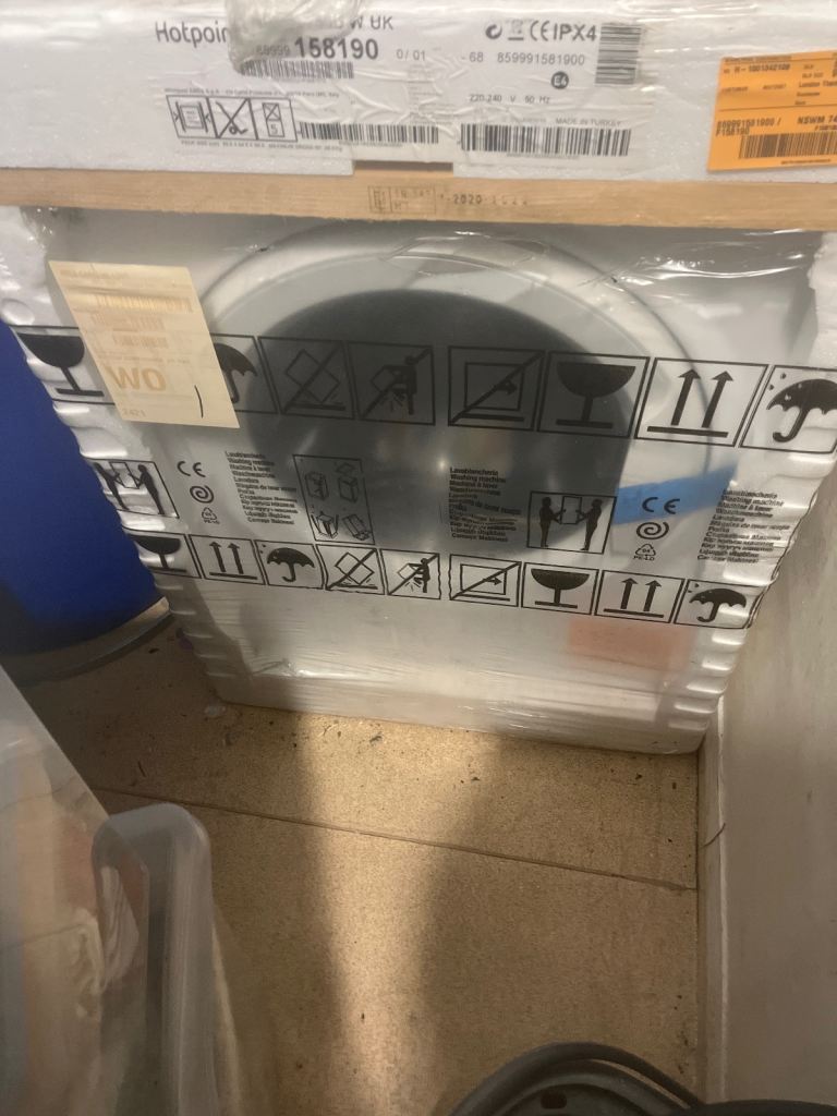 New whirlpool Hotpoint wash machine lovely 