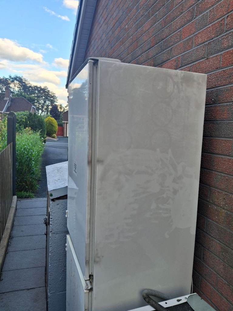 Fridge freezer 