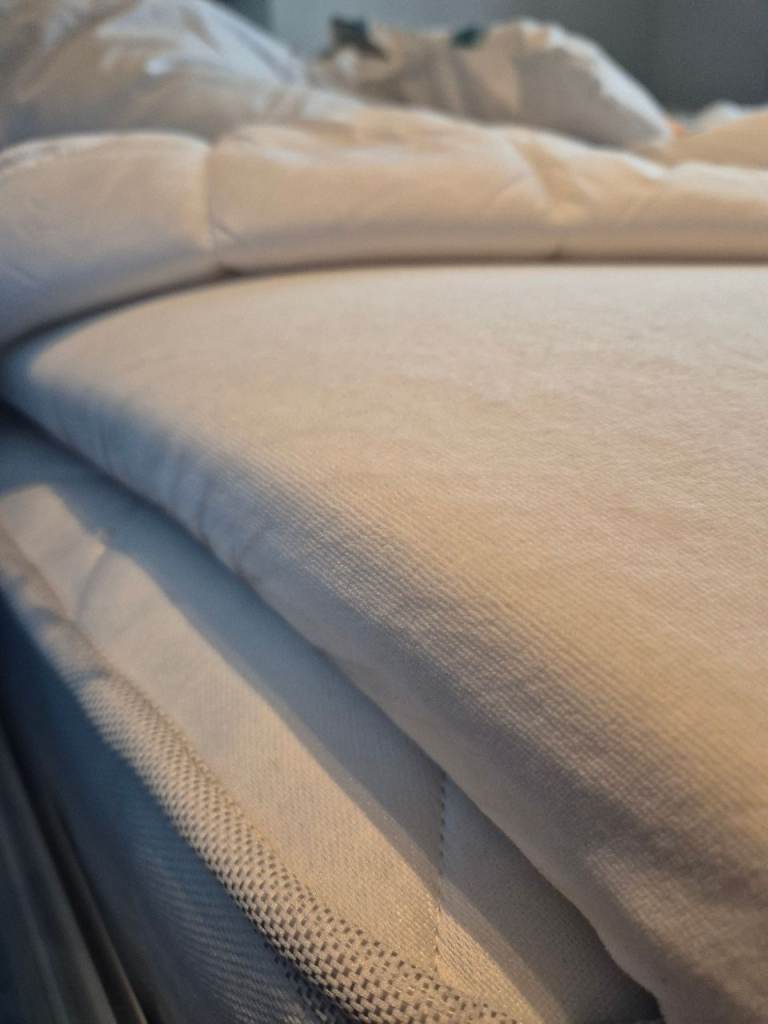 Double bed memory foam mattress topper