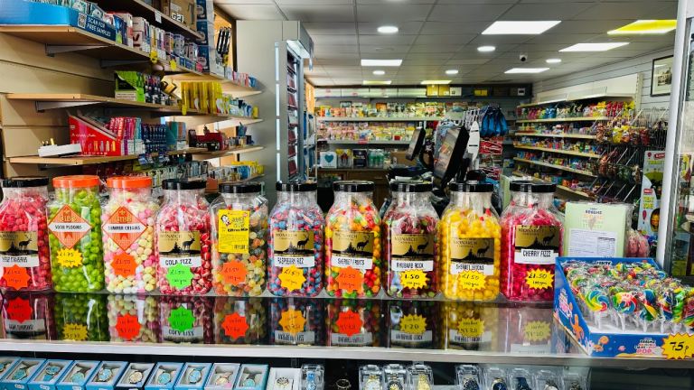 Newsagents & gift shop for sale/lease