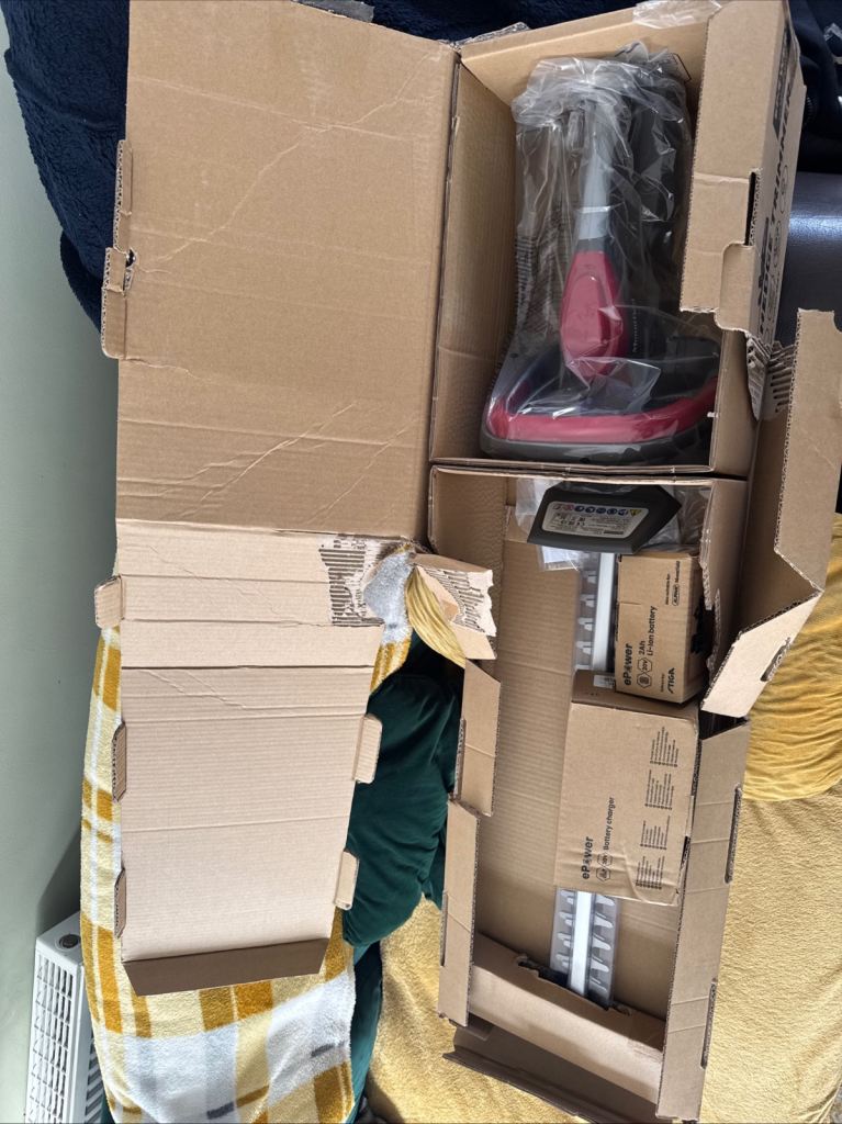 Brand new Mountfield Freedom100 battery powered hedge trimmer