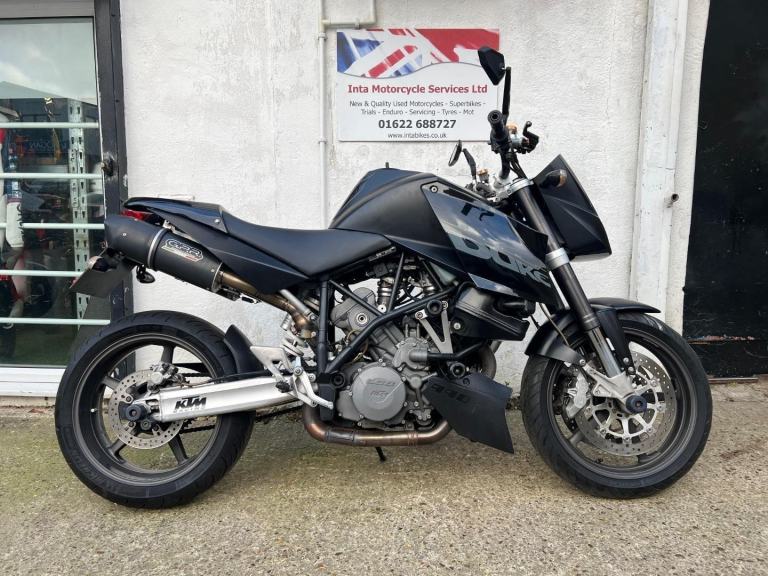 KTM SUPERDUKE 990 SUPER NAKED 