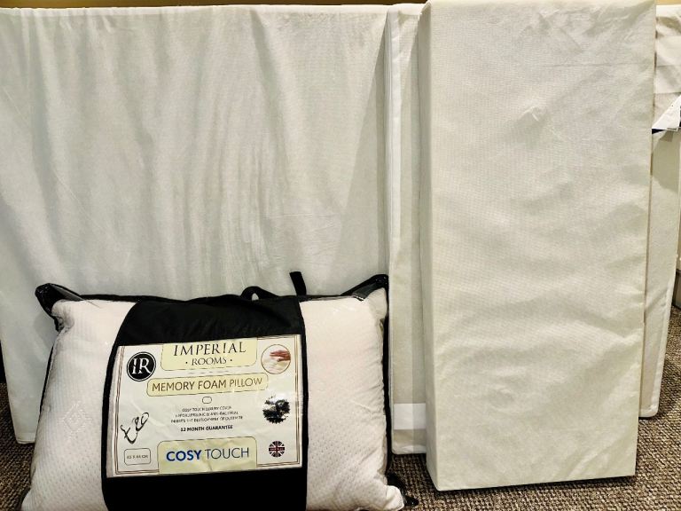 Versatile Foldable Mattress & Luxury Memory Foam Pillow – Nearly New! –£25 Bundle