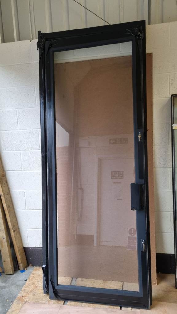 Aluminium front shop door 