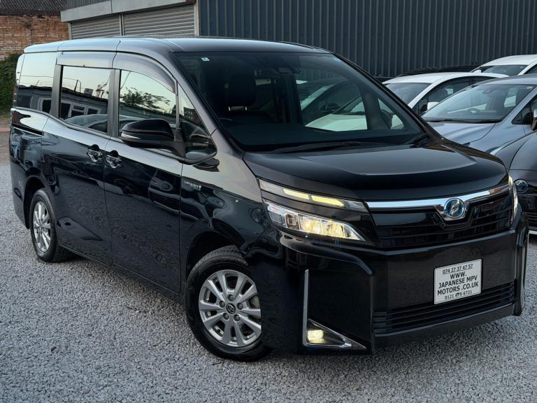 2018 Toyota Voxy 1.8L NOAH PETROL HYBRID ELECTRIC 7 SEATER EURO 6 HEATED SEATS LEATHER COVER MPV ...