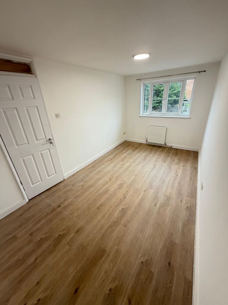 3 bed terraced house to rent in Ilford