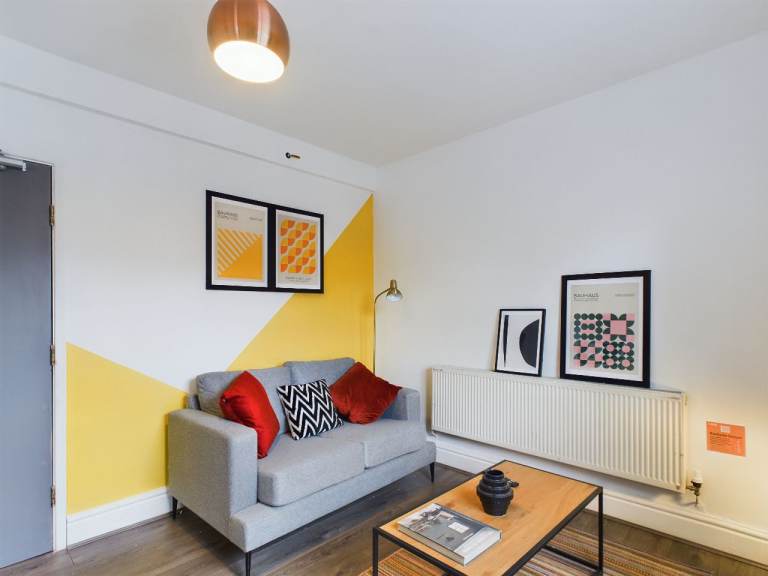 Liverpool – All-Inclusive Professional Houses - 2-8 Bedrooms