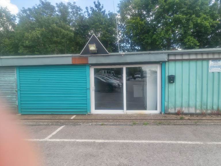 560 Sq ft industrial unit to Let West Bromwich