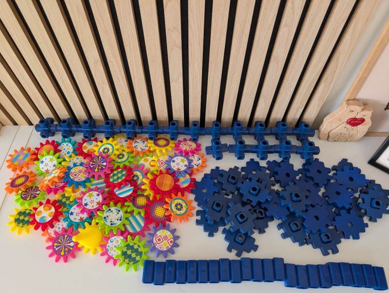 Chad Valley Interlocking Cogs and Geara Building Blocks – Good Condition