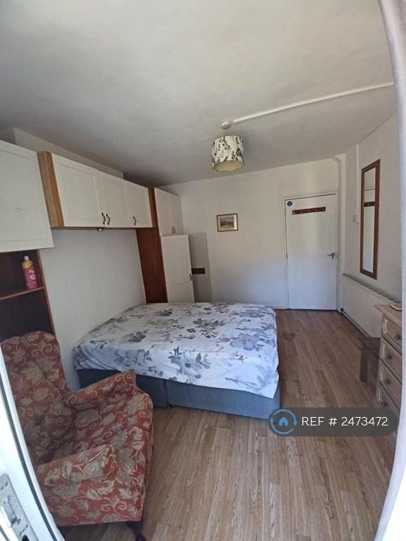 1 bedroom in Larch Road, Cricklewood, NW2 (#2473472)