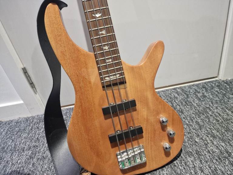 Lindo bass guitar