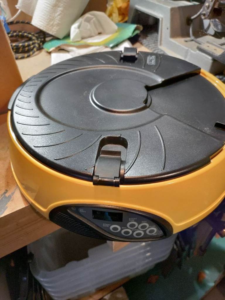 Pet feeder, 6 feed, automatic LCD clock feeder