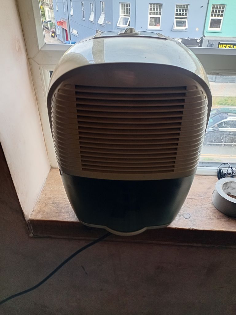 Dehumidifier/air pureifier £20