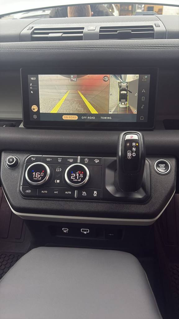 LAND ROVER DEFENDER 3.0 D250 MHEV SE 2021