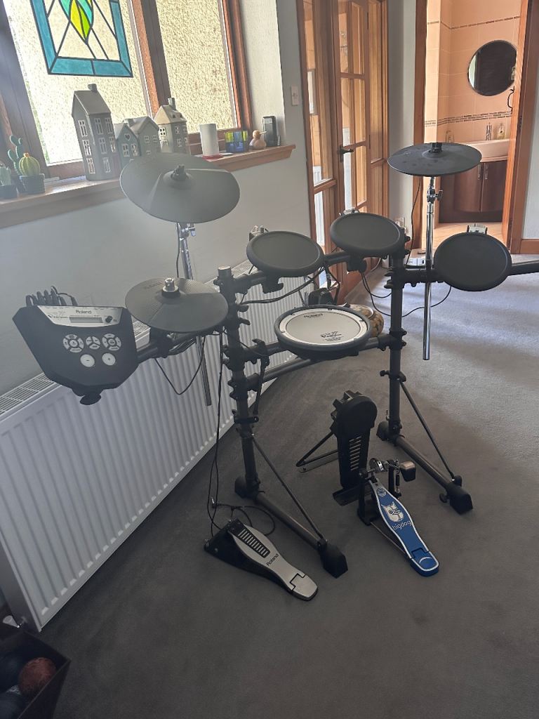 ROLAND TD 6V Electronic Drum Kit