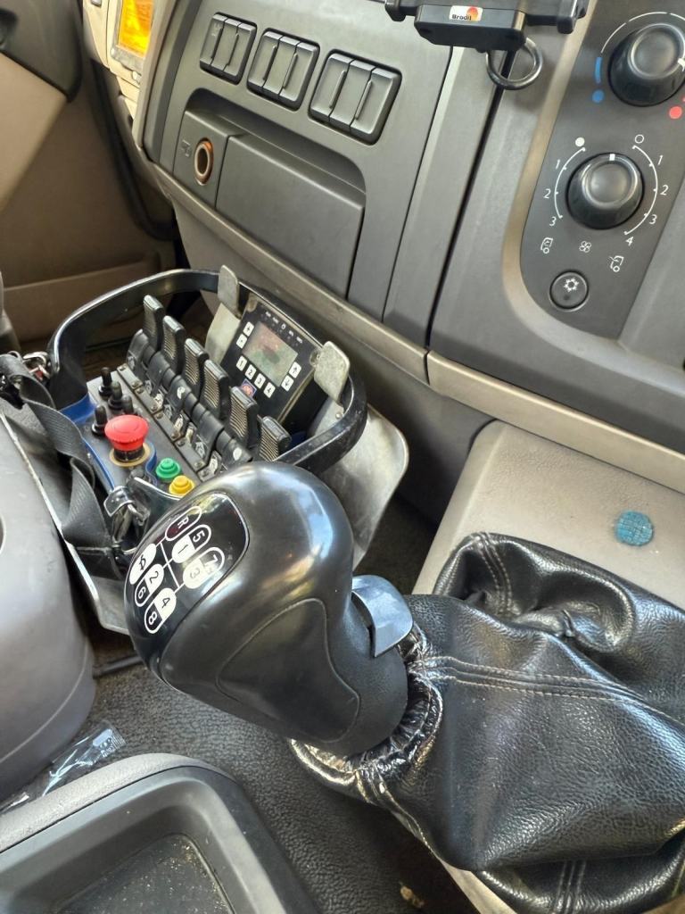  2015 DAF LF 55.220 DROPSIDE EURO 6 WITH HMF 1210 CRANE 