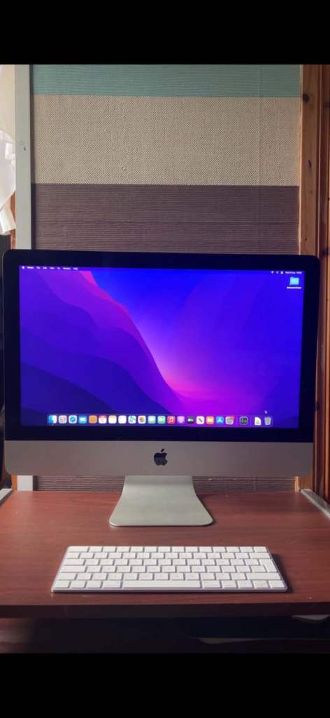 Apple iMac 21.5-inch with Wireless Keyboard – Good Condition