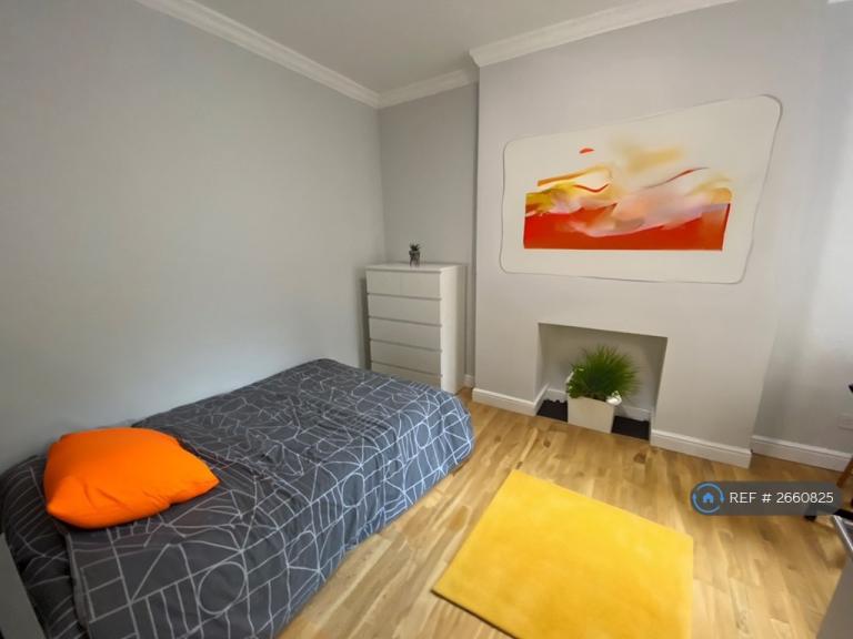 6 bedroom house in Daneshill Road, Leicester, LE3 (6 bed) (#2660825)