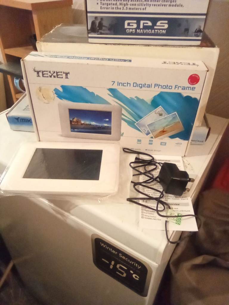 7 inch digital photo frame.
