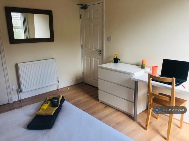 5 bedroom house in Stalker Lees Road, Sheffield, S11 (5 bed) (#2981209)