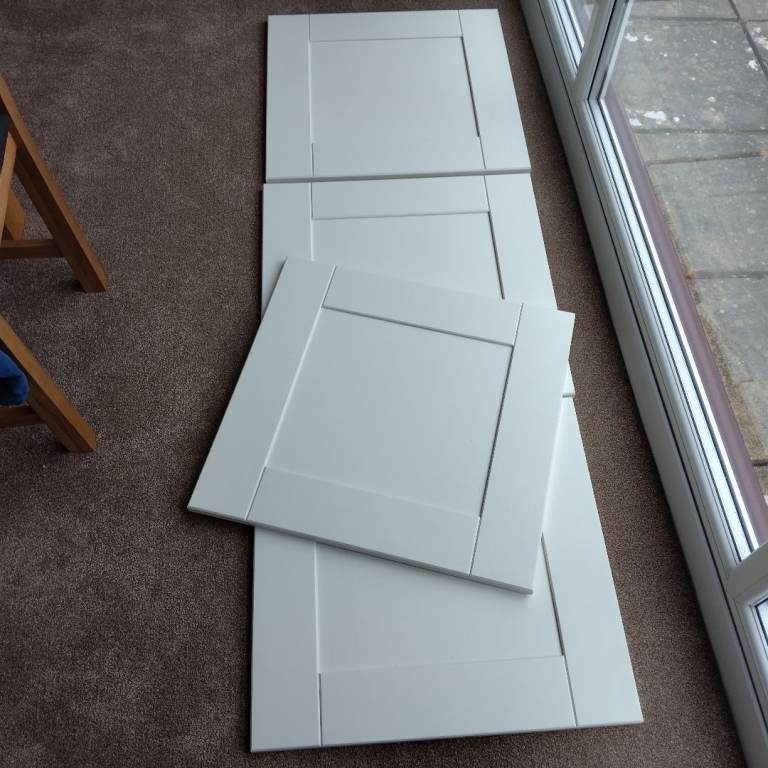 DIY Kitchens Shaker Linwood Oak Alabaster Doors x 4 - Selling as pairs - £60 per pair