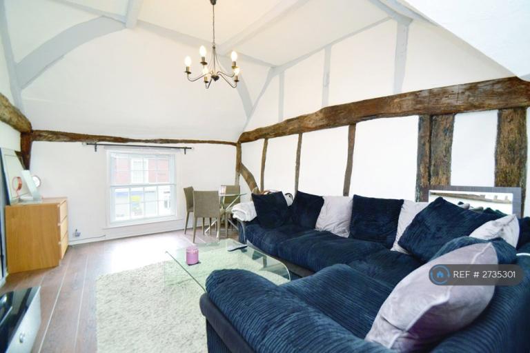 1 bedroom flat in High Street, Redbourn, St. Albans, AL3 (1 bed) (#2735301)