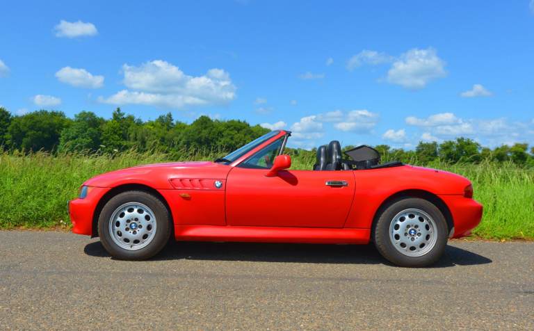 BMW Z3 1.9i V16 140 bhp Twin Cam. 1998. Red.