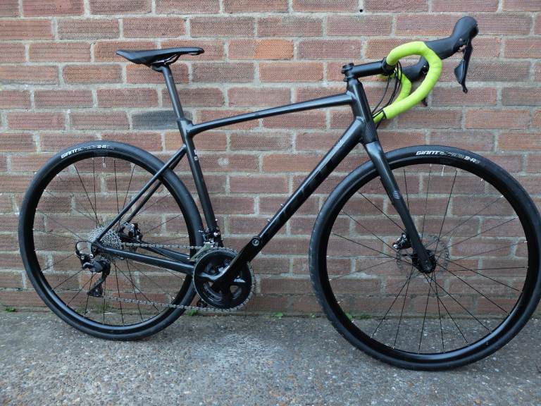 GIANT Contend 1 Shimano 105 22 speed hydraulic