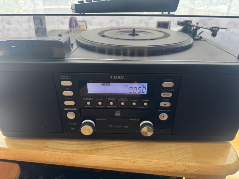 TEAC LP-P1000 CD Recording System with Turntable – Good Condition