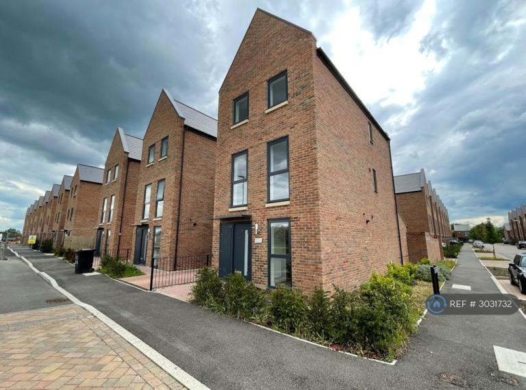 4 bedroom house in Falmouth Avenue, Cambridge, CB3 (4 bed) (#3031732)