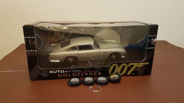 Boxed 007 model car 