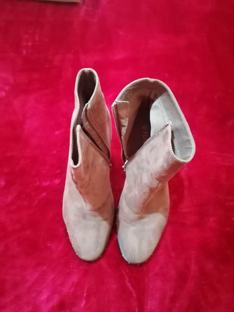 Women's suede autumn /winter boots