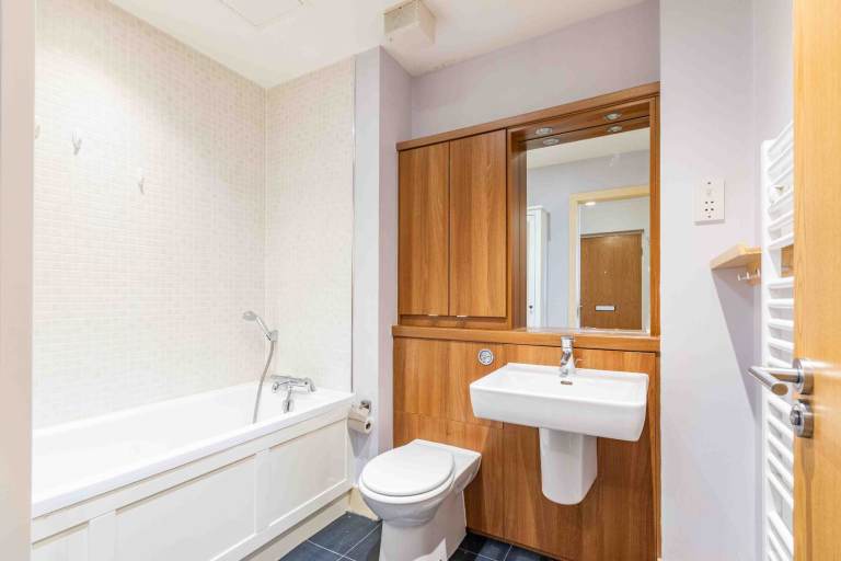 Highly desirable, 2 bedroom, 1st floor, modern apartment with balcony access – available May